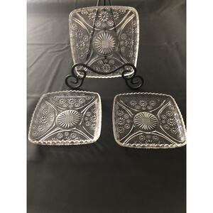 3 Crystal Square Plates With Daisy Design